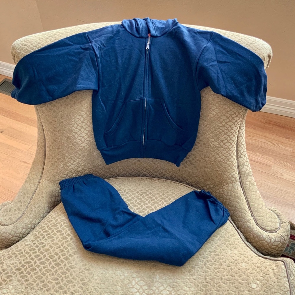 NWOT, Hanes Youth Small sweatpants/sweatshirt navy